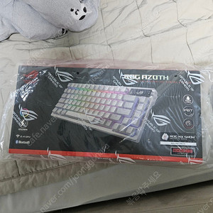 ASUS ROG AZOTH WHITE PBT 유무선 적축 영문 키보드 팝니다.