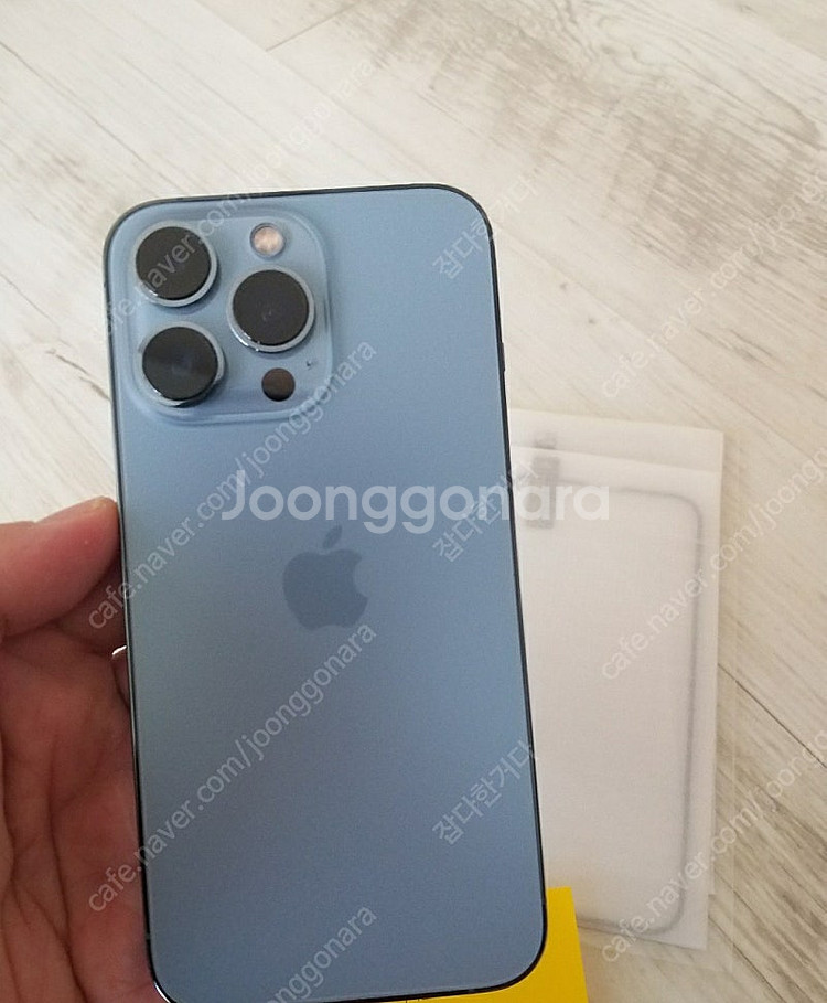아이폰 13프로 256G 시에라 블루 판매합니다--1