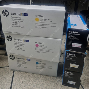 HP CE273AC, CE272AC, CE271AC 미 개봉 리필 토너 분홍색, 노락색, 파란색 팝니다.