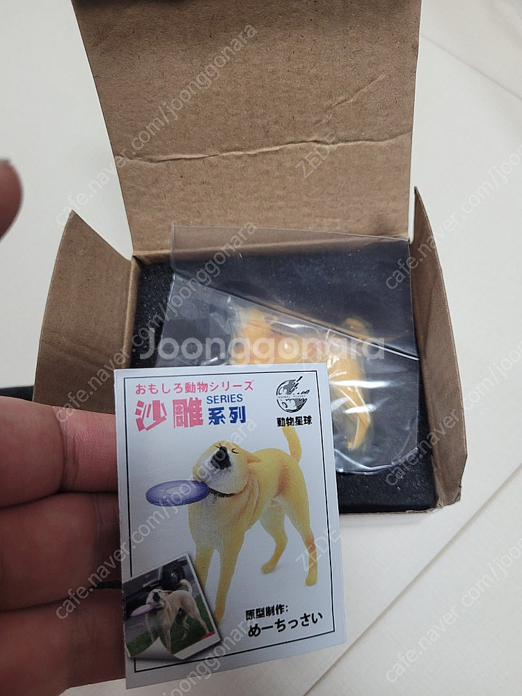 원반맞는개, 마스크쓴 고양이 피규어 팝니다--2