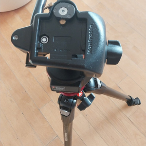 Manfrotto 190xdb. + 128rc