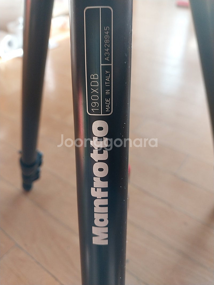 Manfrotto 190xdb. + 128rc--1