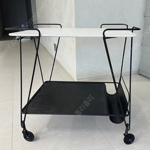 구비 마테고트 트롤리 판매합니다 (화이트) Gubi Matégot Trolley, White