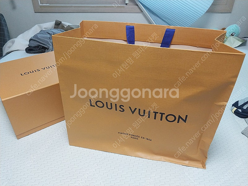 (정품)루이비통 종이가방+ 포장 끈 +독일무설탕사탕1통...--0