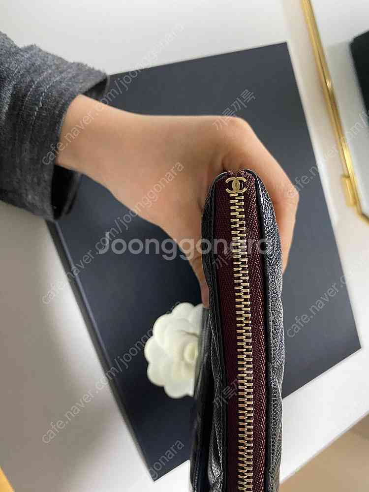 샤넬 클래식 클러치 뉴미듐 금장 블랙--4