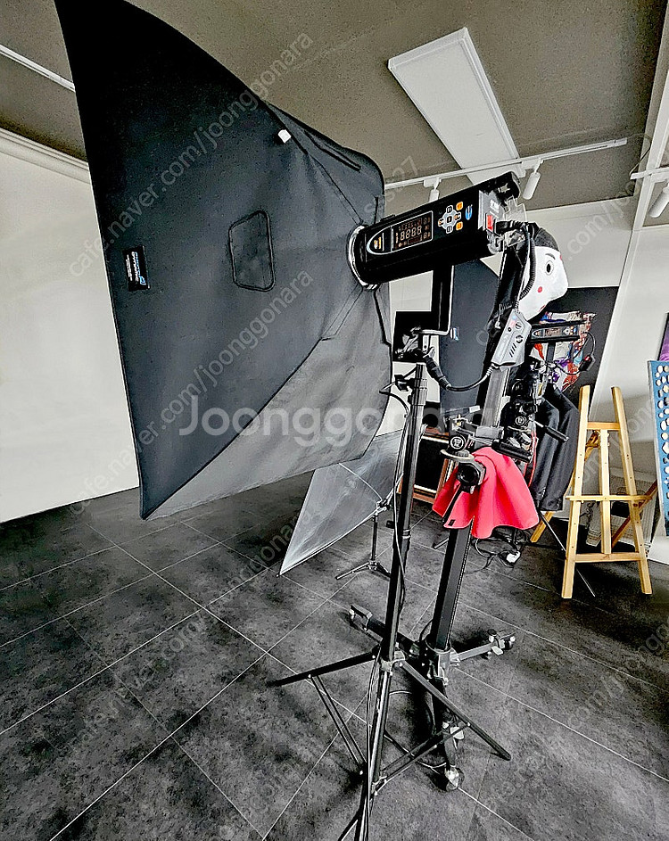 스트로보.소프트박스.삼각대 등 2조--0