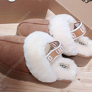 [새상품] UGG 미국어그 240 우먼스 펀케트 플랫폼 샌들 아울렛상품 1113474 WOMENS FUNKETTE