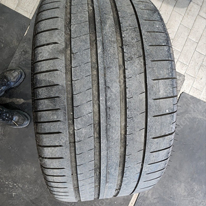 피렐리 325/35R21 PZ4 중고타이어 1본 팝니다!!!