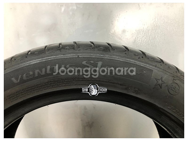 중고타이어 한국타이어 벤투스 S1 에보2 225/50R...--3
