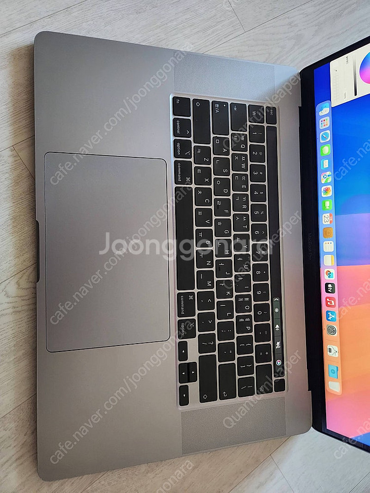 맥북프로 2019 16인치 터치바 8코어 i9 16GB...--2