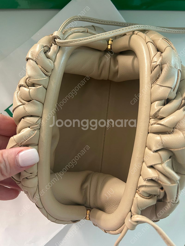 보테가베네타 만두백 아몬드--4