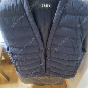 DKNY 21 F/W 패딩베스트 판매합니다.