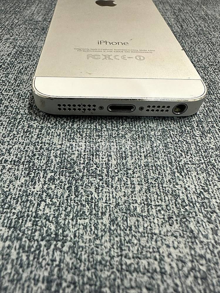 아이폰5S 16기가 실버 상태좋은 단말기 8만원 판매해...--8