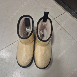 어린이 어그 UGG 투명 부츠 220mm 판매합니다.