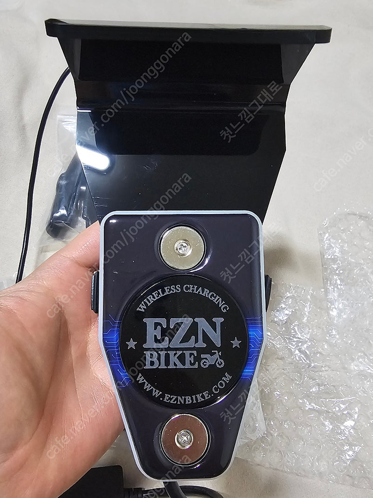 EZN유,무선 자석충전거치대 팝니다HW-03--2