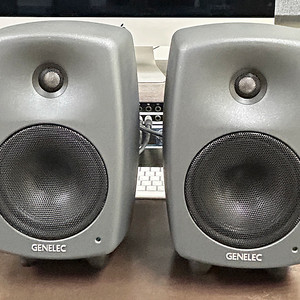 GENELEC 8030C 제네렉 다크 그레이 신품급 2통 판매합니다. 박스(O)