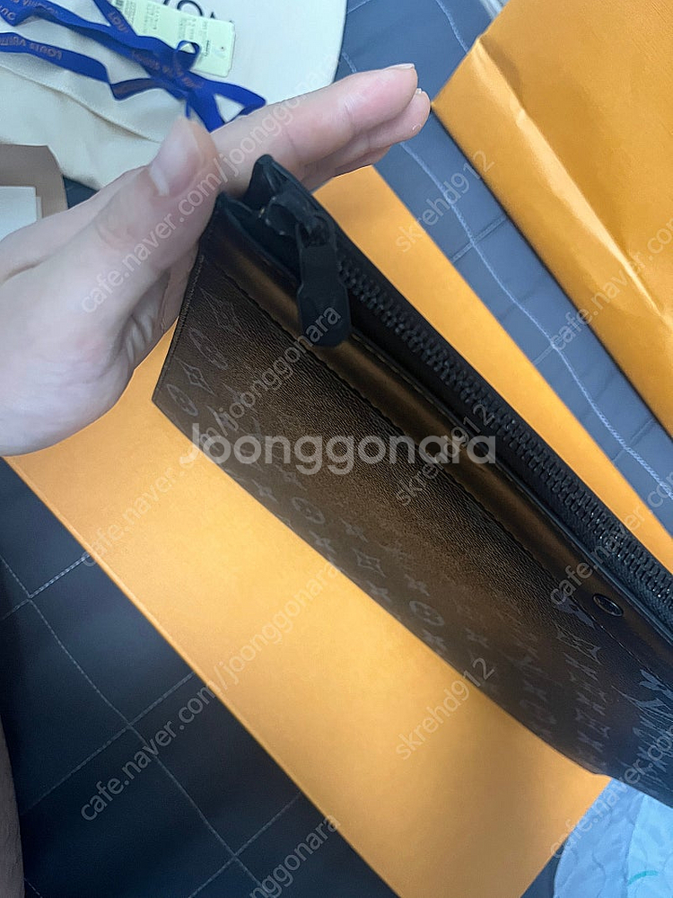루이비통 포쉐트 주르 클러치--1