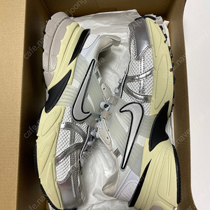 Nike V2K Run Summit White Metallic Silver 나이키 V2K 런 서밋 화이트 메탈릭 실버 240