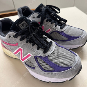 뉴발란스 990 v4 kith 260사이즈