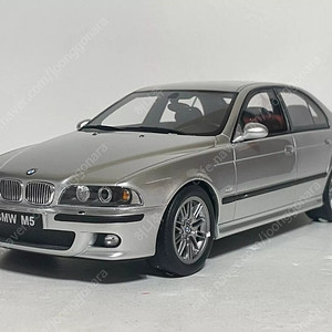 오토 모바일 1/18 BMW (e39)M5 실버 다이캐스트 새상품 팝니다.