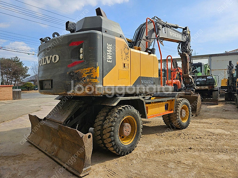 볼보 EW140E 2017년식 회전링크 코끼리집게 중고...--2