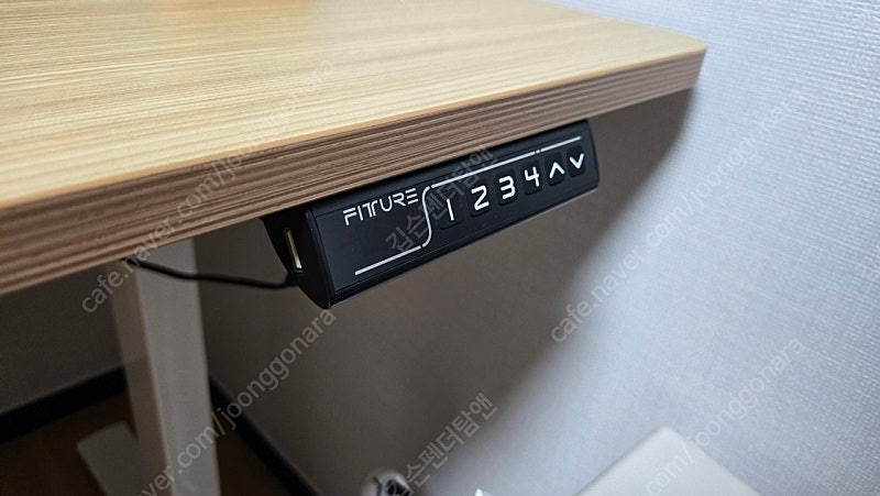 핏쳐 전동 모션데스크 1600 x 750--1