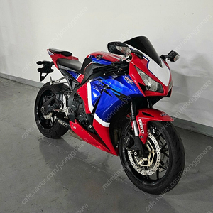 상태 좋은 CBR 1000RR 판매합니다