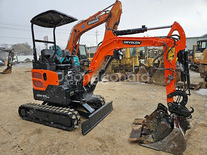 두산 DX17Z 7 2019년식 트랙신품 버켓3종 1.7톤급 미니 중고굴삭기 미니017--1