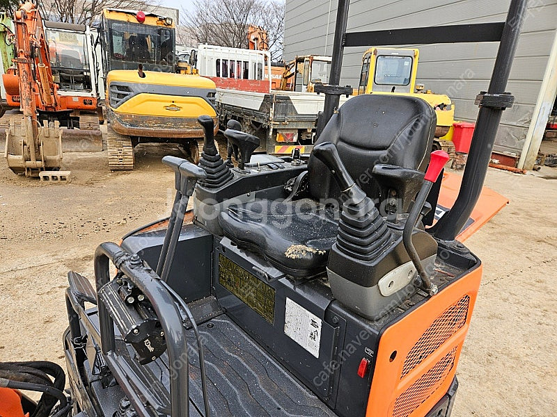 두산 DX17Z 7 2019년식 트랙신품 버켓3종 1.7톤급 미니 중고굴삭기 미니017--7