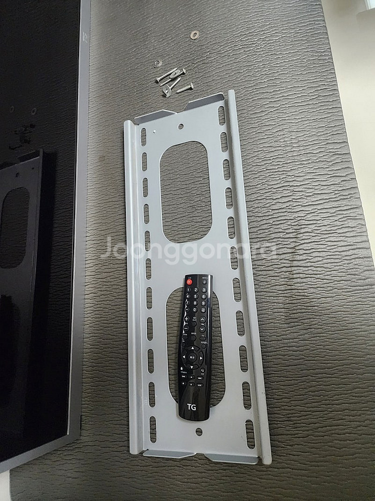 TG UHD 65인치 브라켓 포함 15만원 판매--0