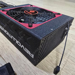 ENERMAX 에너맥스 1050W 파워