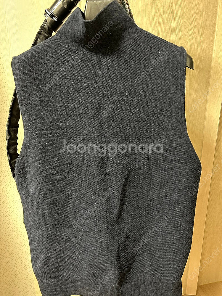 더캐시미어 캐시미어니트조끼팝니다--0