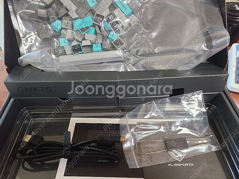 CMK75 차콜색 카일 저소음크림축 키보드 팝니다(택포...--5