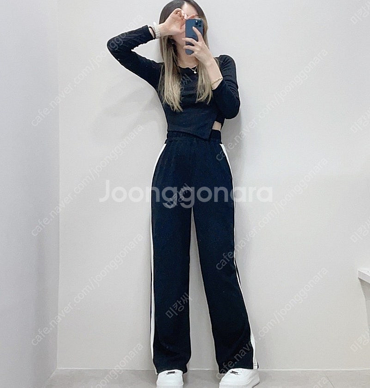 (새상품) 에이블리 크롭 언발 긴팔티+밴딩 하이웨스트 와이드 팬츠 셋업 / 블랙--2