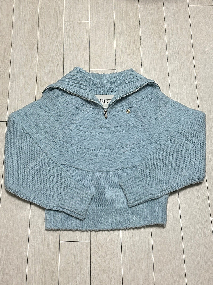 Recto 렉토 태연 니트 고야 버진 울 자카드 집 칼라 베이비 블루--5
