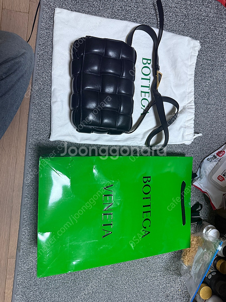 보테가베네타 카세트 패딩백--0