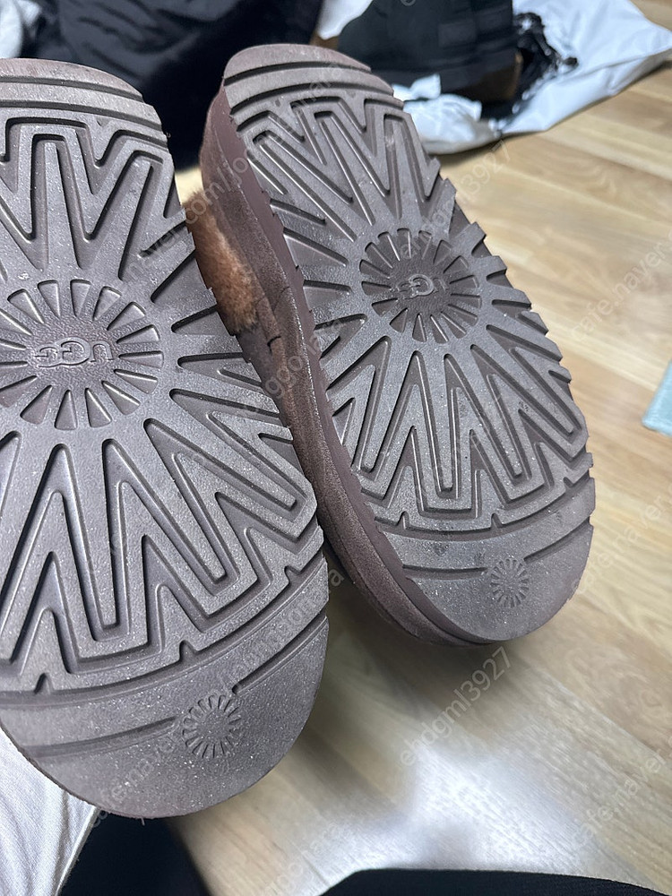UGG 부츠 230사이즈 판매합니다--2