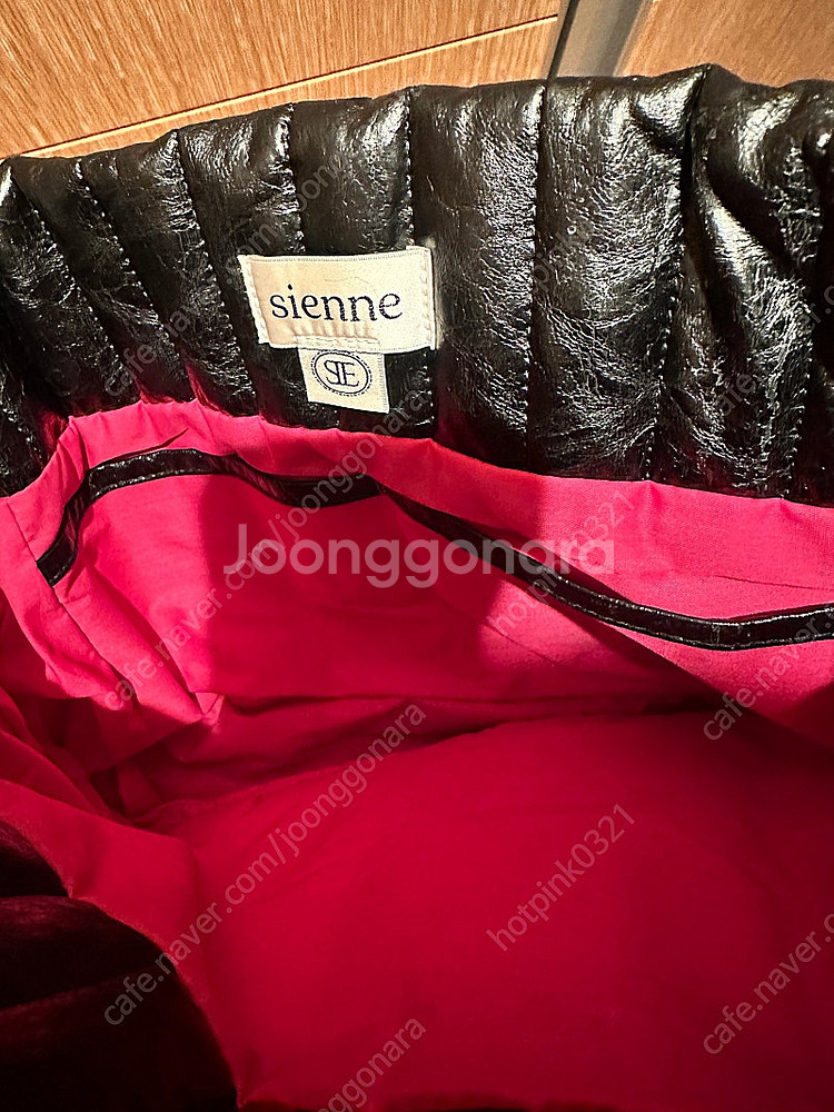 시엔느 레더 패딩백 _ 블랙--2