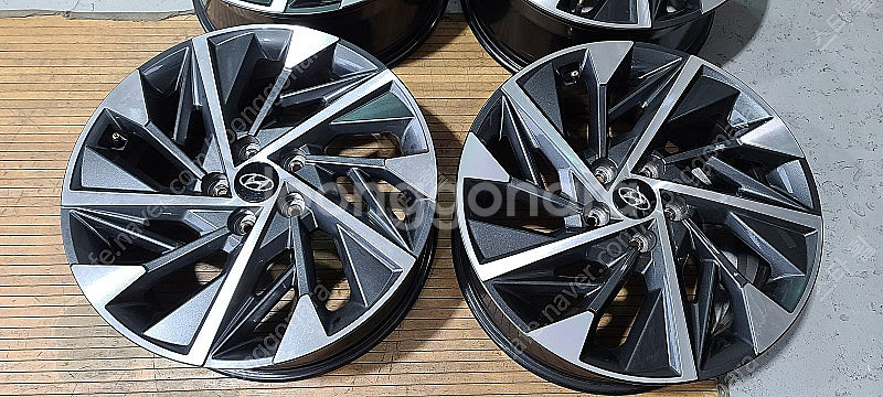 투싼 nx4 18인치 순정휠 대품판매20만원--2