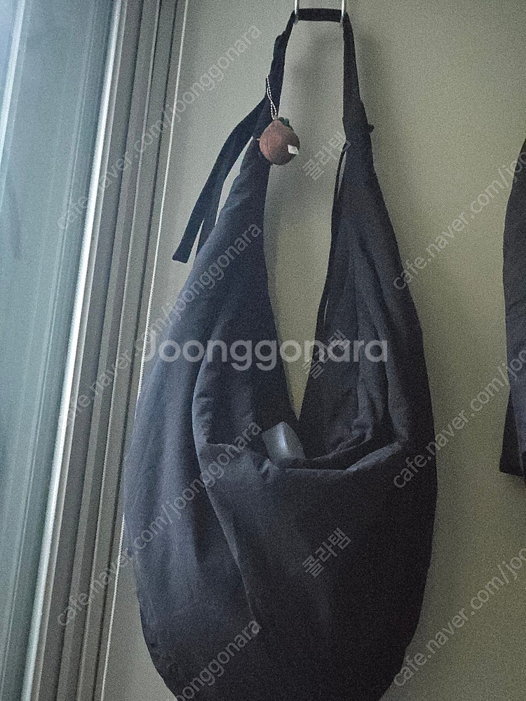 Cos 오버사이즈 캐노피 크로스백--1