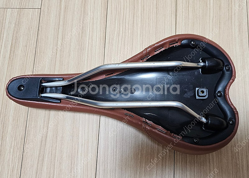 자전거 안장--1