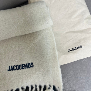 JACQUEMUS 자크뮈스 레샤페 모아종 그라이언트 스카프 새상품 판매해요🩵