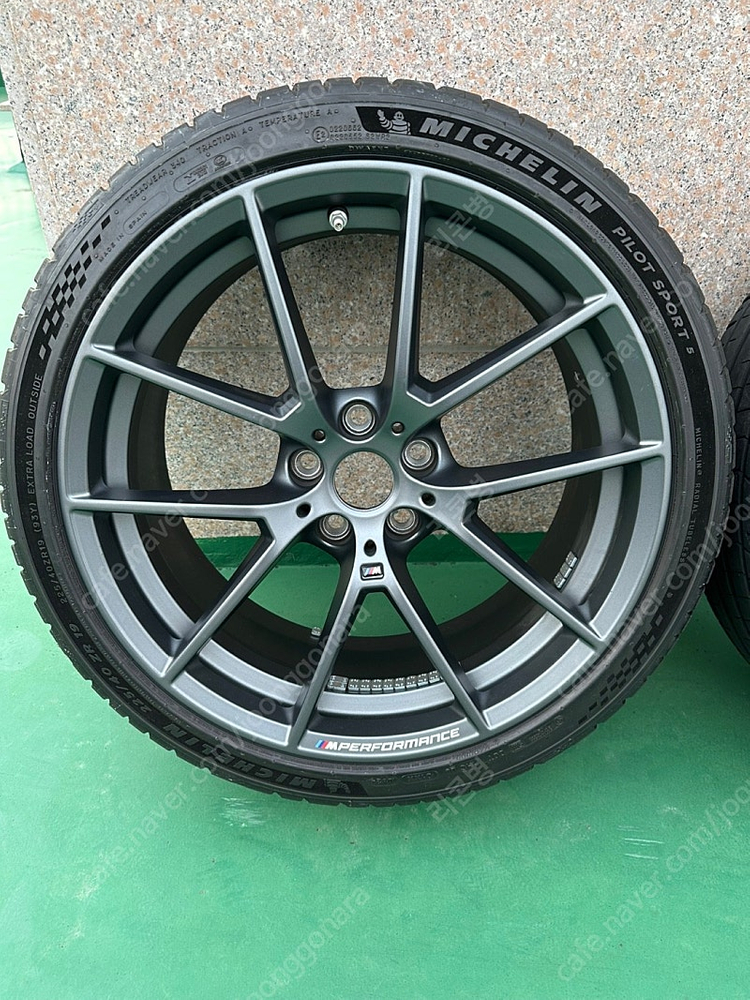 BMW 898M 19인치 휠 + PS5타이어 + TPMS 팝니다. (휠캡x)--1