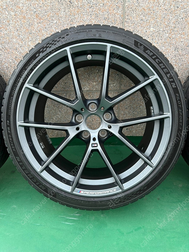 BMW 898M 19인치 휠 + PS5타이어 + TPMS 팝니다. (휠캡x)--2