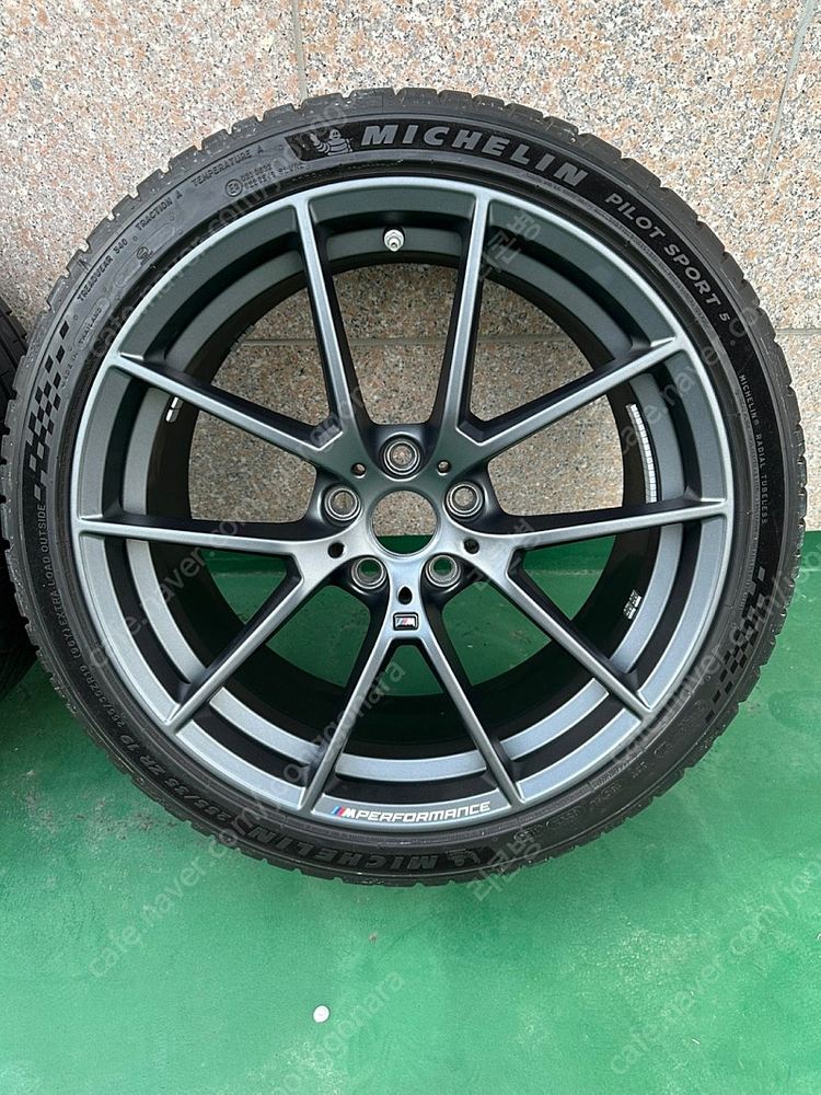 BMW 898M 19인치 휠 + PS5타이어 + TPMS 팝니다. (휠캡x)--4