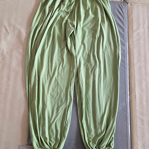 프라크티 Hasta pants(하스타팬츠) 그린색 pea green 2사이즈 새상품