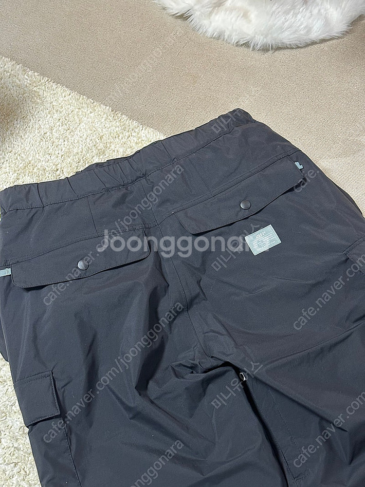 어스투 2324 남자 보드복 팝니다.--4