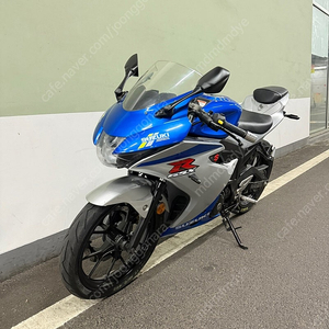 21년식 스즈키 gsx-r125 스페셜카울 신차컨디션 판매합니다.