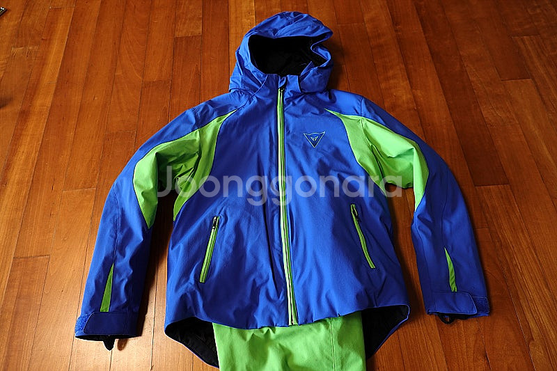 다이네즈 주니어 스키복(146) 팝니다.--1