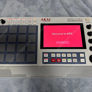 AKAI Pro MPC Live II + 엑세이버